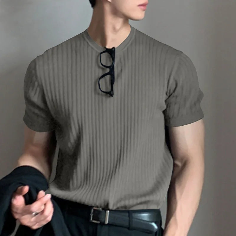 Ropa de verano para hombre, camiseta ligera de lujo, ocio, manga larga, cuello redondo, drapeado, Color sólido, camisa básica holgada, prendas de punto populares